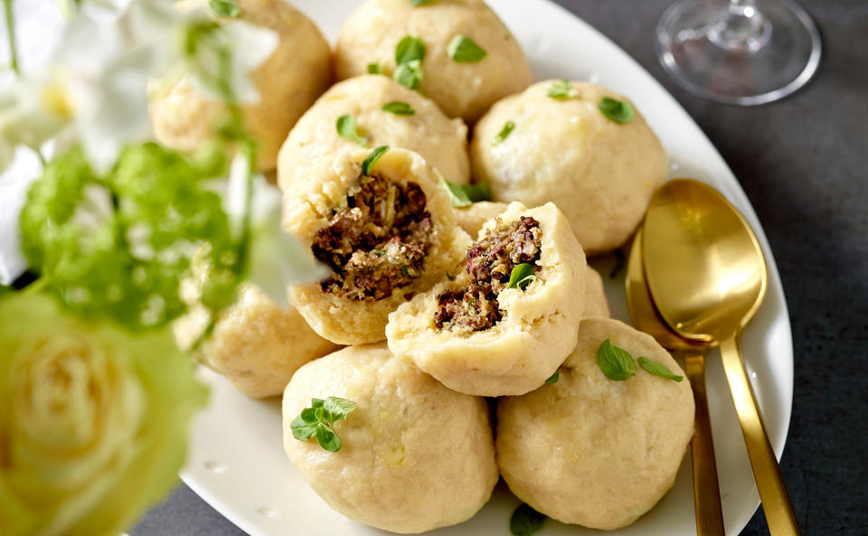 Erdäpfelknödel mit Hühnerleberfülle