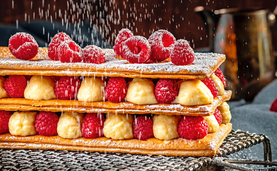 Mille-feuille mit Vanillecreme &amp; Himbeeren • Rezept • GUSTO.AT