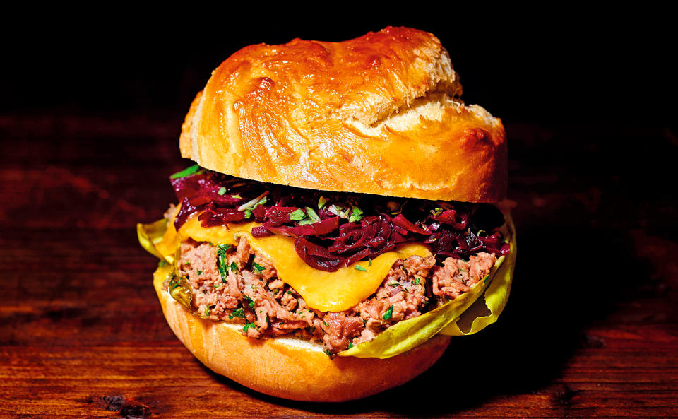 Mini-Burger mit Pulled Ente und Portwein-Schalotten
