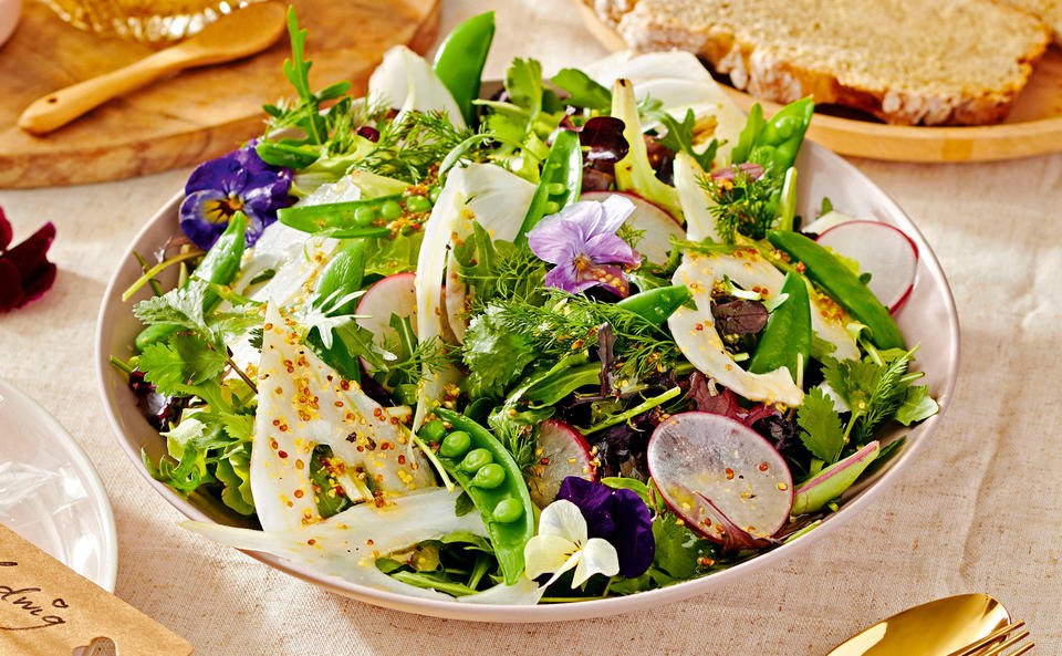 Frühlingskräuter-Salat mit Fenchel