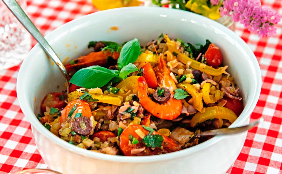 Meeresfrüchtesalat mit geröstetem Gemüse • Rezept • GUSTO.AT
