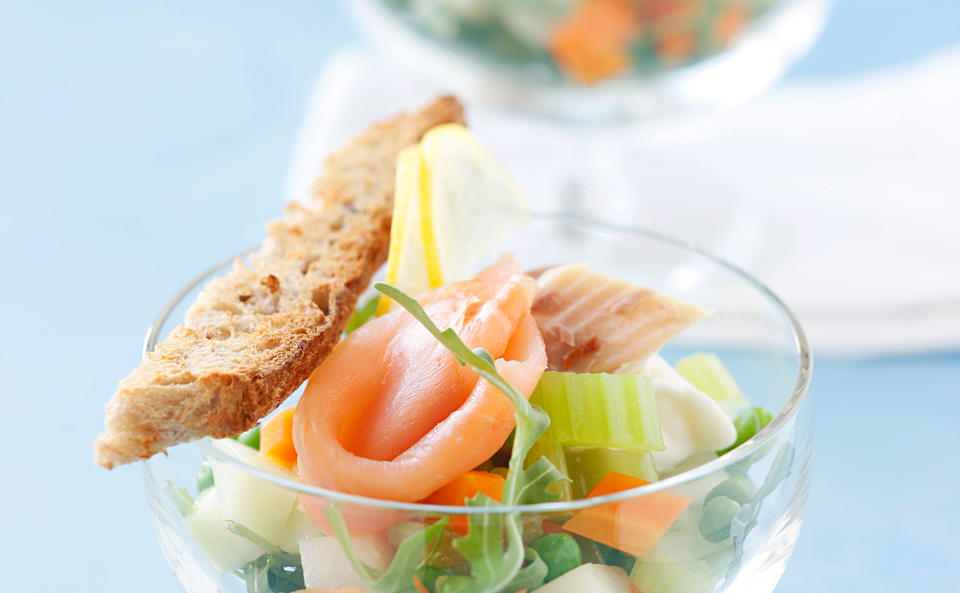 Französischer Salat mit Räucherfisch