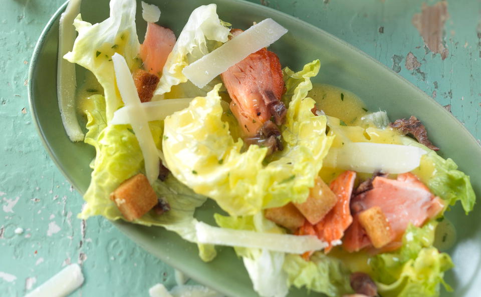 Cäsar-Salat mit Lachs