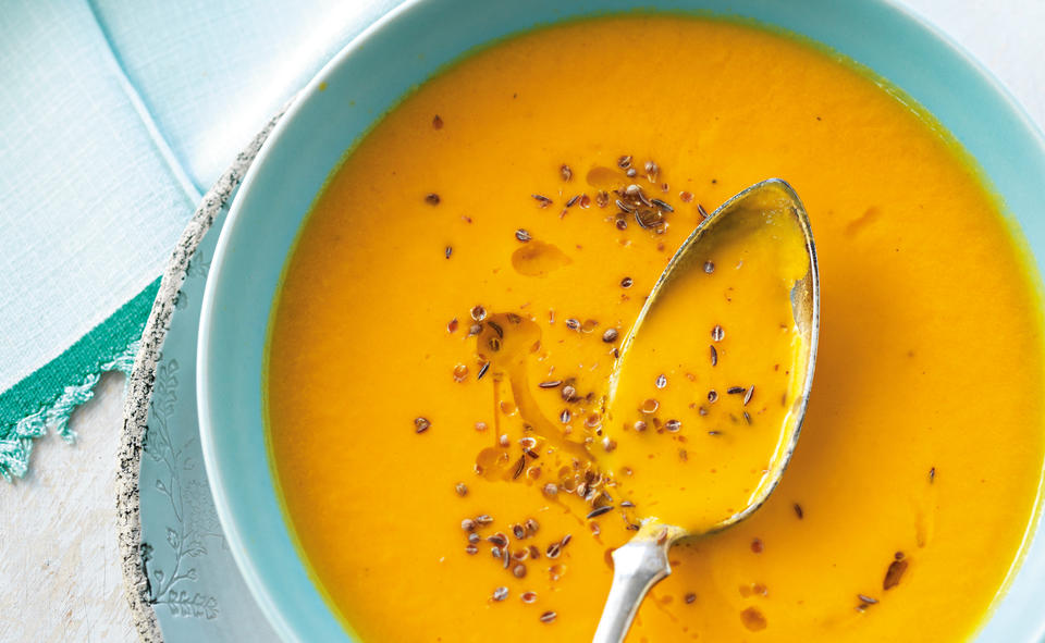 Einfache Karottensuppe mit Koriander und Kümmel