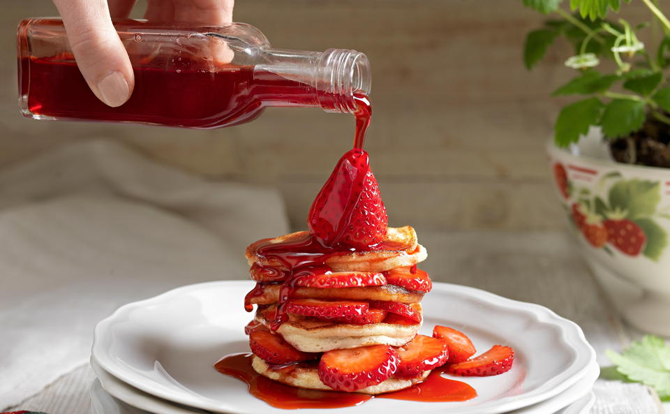 Buchweizen-Pancakes mit Erdbeersirup
