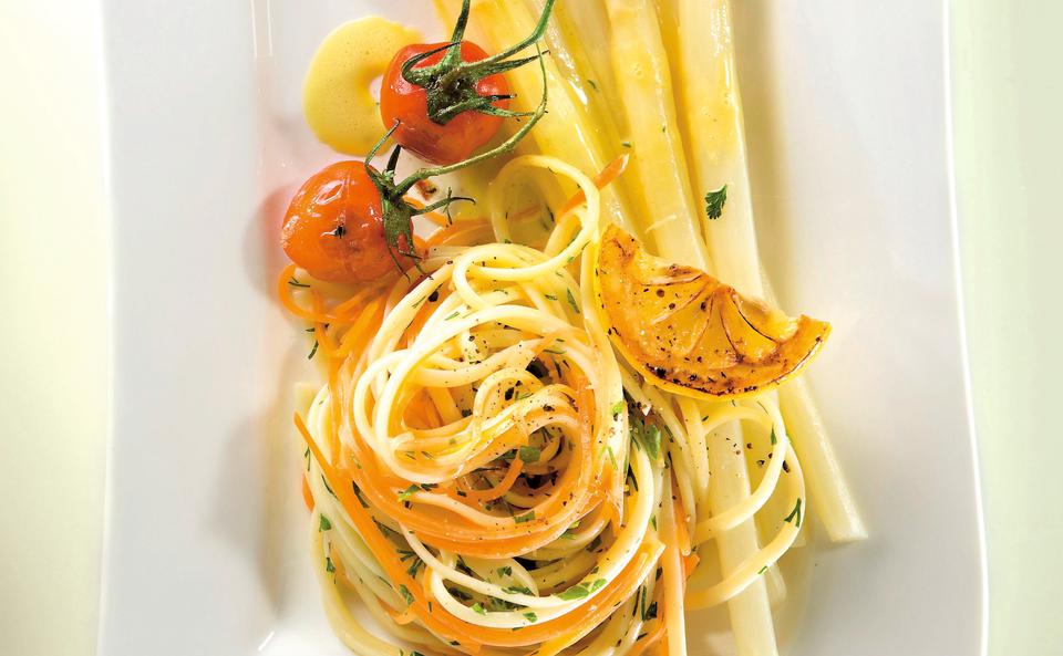 Spaghetti mit Kräuterobers und Spargel
