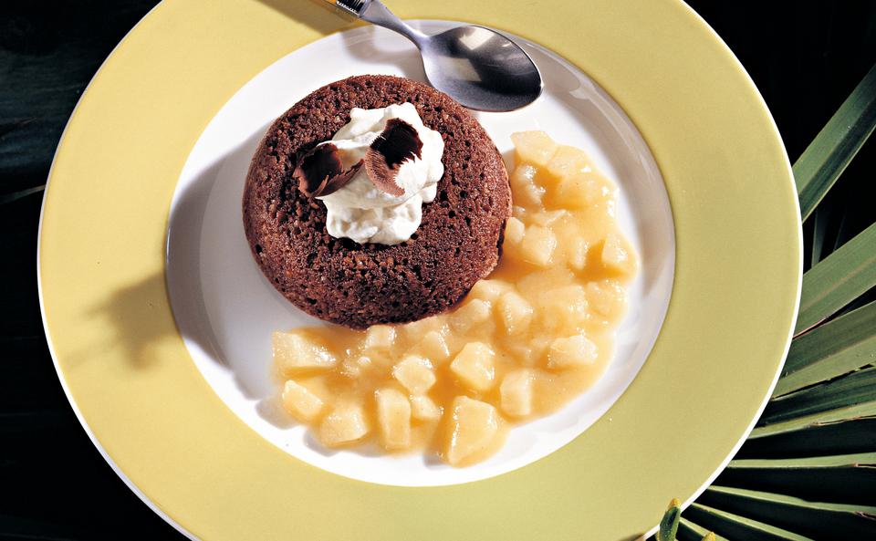 Schokolade-Pudding mit Birnensauce