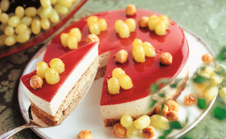Rote Traubentorte mit Macadamianüssen • Rezept • GUSTO.AT