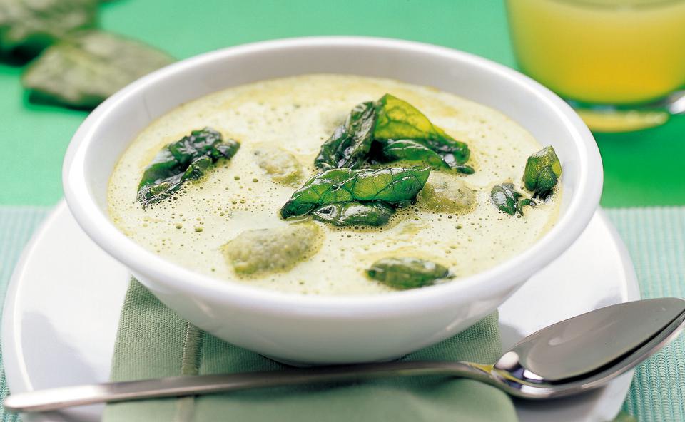 Spinatcremesuppe mit Nockerln • Rezept • GUSTO.AT