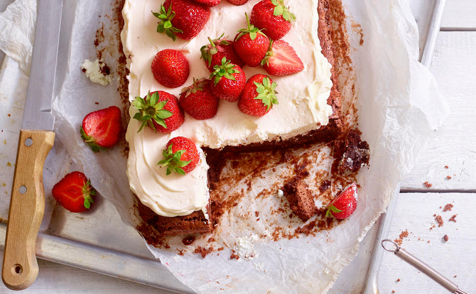Brownie-Kuchen mit Erdbeeren