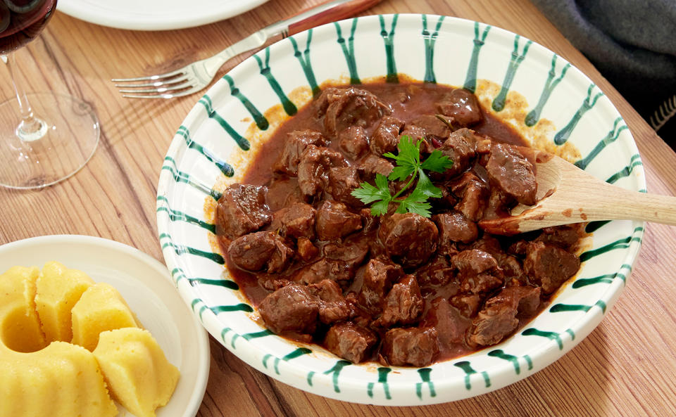 Hirsch-Ragout mit Polenta