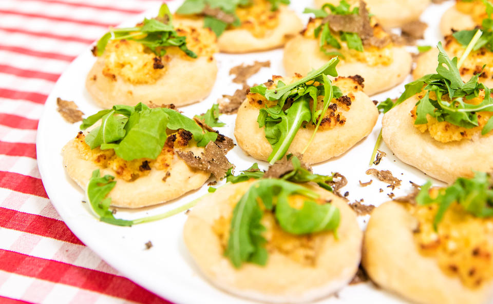 Minipizzen mit Ricotta, Trüffel und Rucola