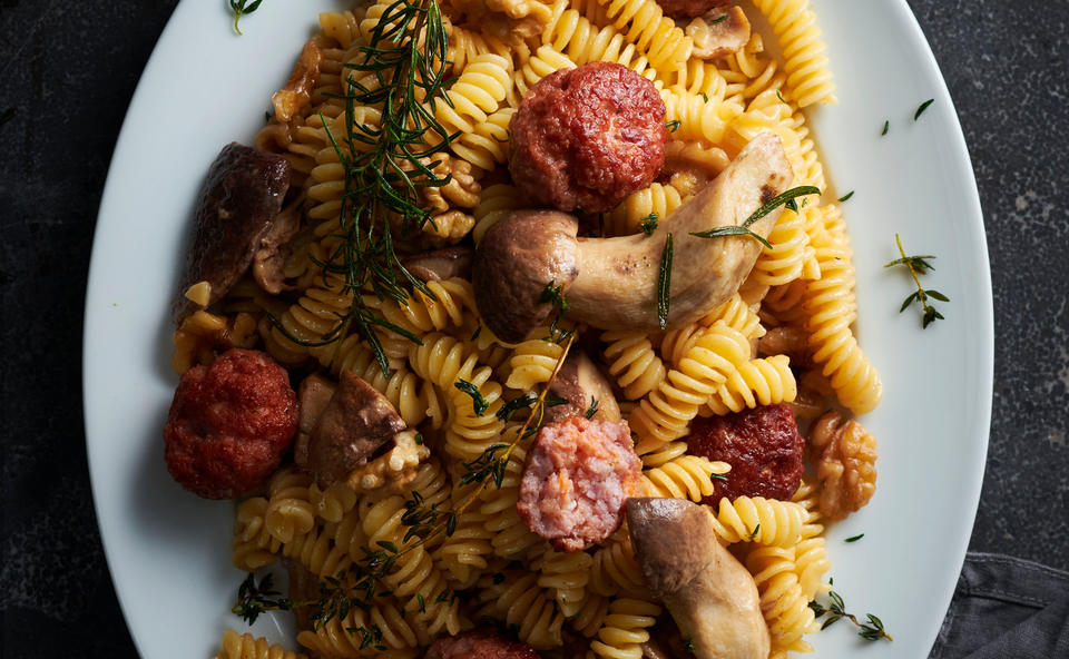 Fusilli mit Fleischbällchen und Steinpilzen