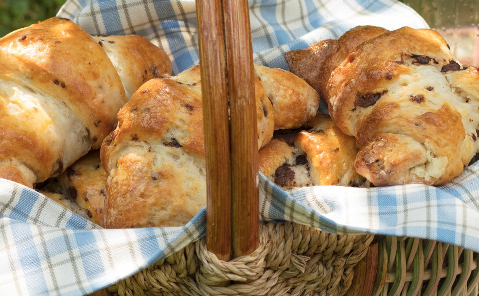 Briochekipferl mit Schokolade