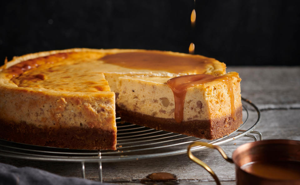 Maroni-Spekulatius-Cheesecake mit Rumsauce