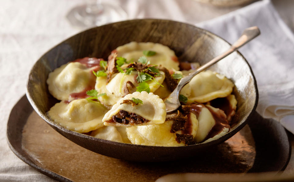 Gansltortelli mit Portweinsauce und Trüffel