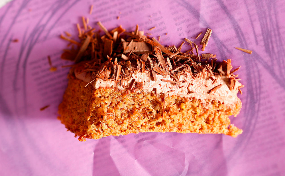 Walnuss-Parisertorte mit Schokoflocken • Rezept • GUSTO.AT
