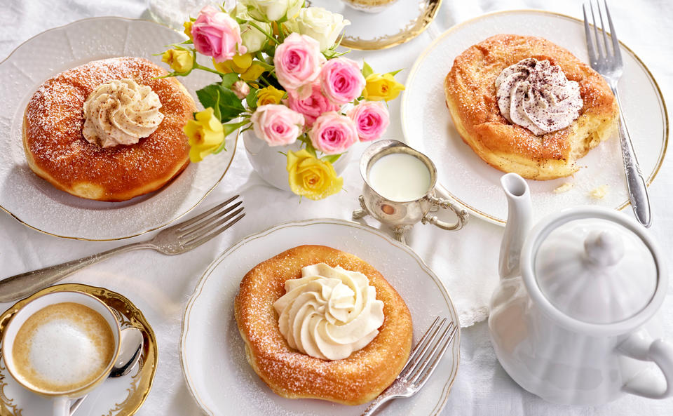 Bauernkrapfen mit Topfenhäubchen