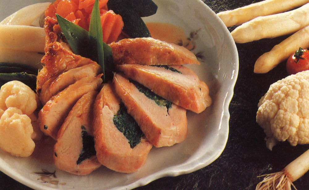 Mit Bärlauch und Spinat gefüllte Hühnerbrust • Rezept • GUSTO.AT