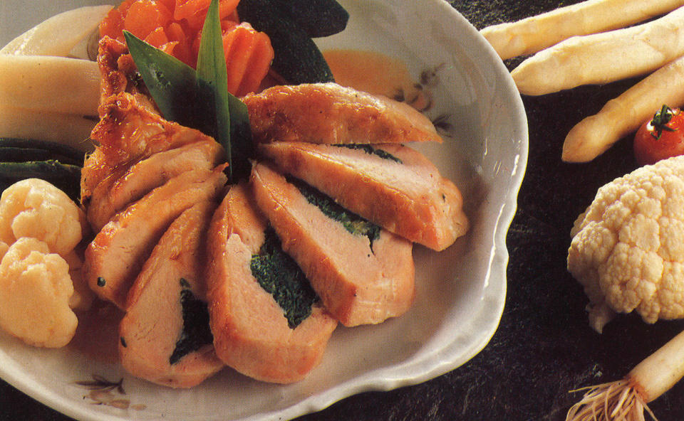 Mit Bärlauch und Spinat gefüllte Hühnerbrust • Rezept • GUSTO.AT