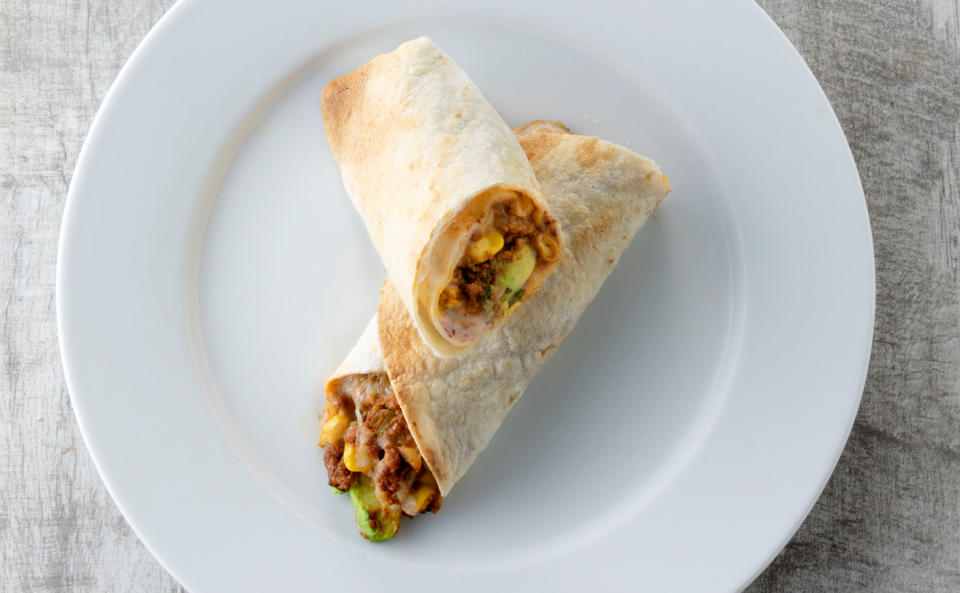 Tortillas mit Bolognese und Bohnencreme • Rezept • GUSTO.AT