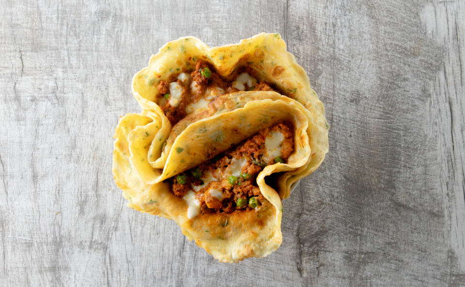 Überbackene Palatschinken mit Paprika-Bolognese