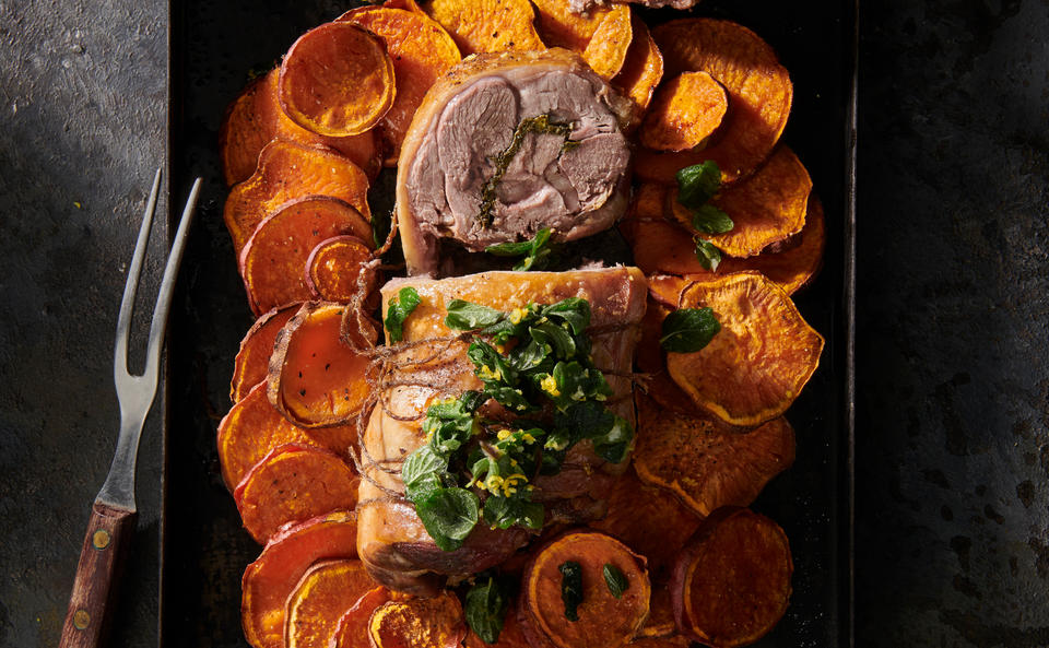 Lammbraten mit Süßkartoffeln und Oregano-Salsa-Verde