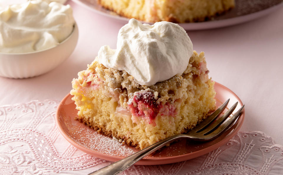 Rhabarber-Himbeer-Streuselkuchen