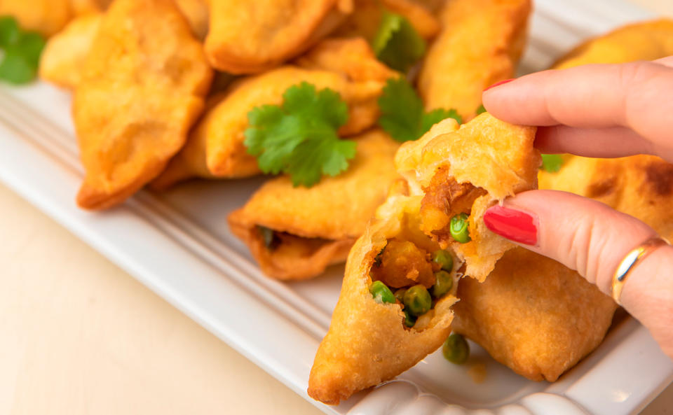 Indische Samosas mit Erdapfel-Erbsenfülle