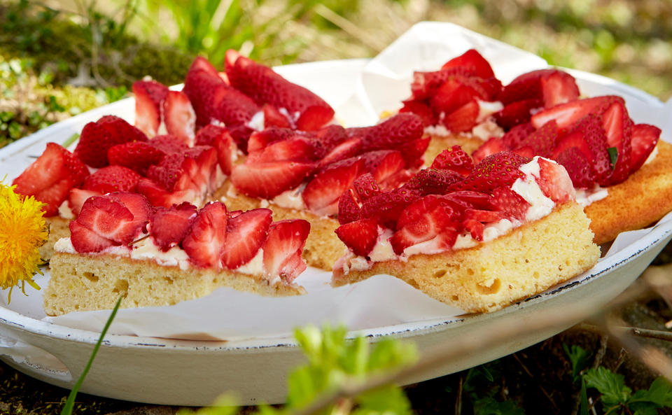 Erdbeerkuchen mit weißer Schokocreme