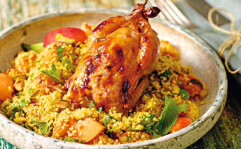 Lackierte Wachteln mit Pistazien-Kräuter-Couscous