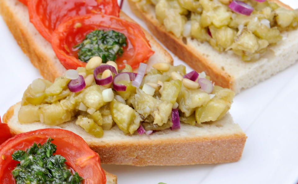 Bruschetta mit Melanzani-Tartar