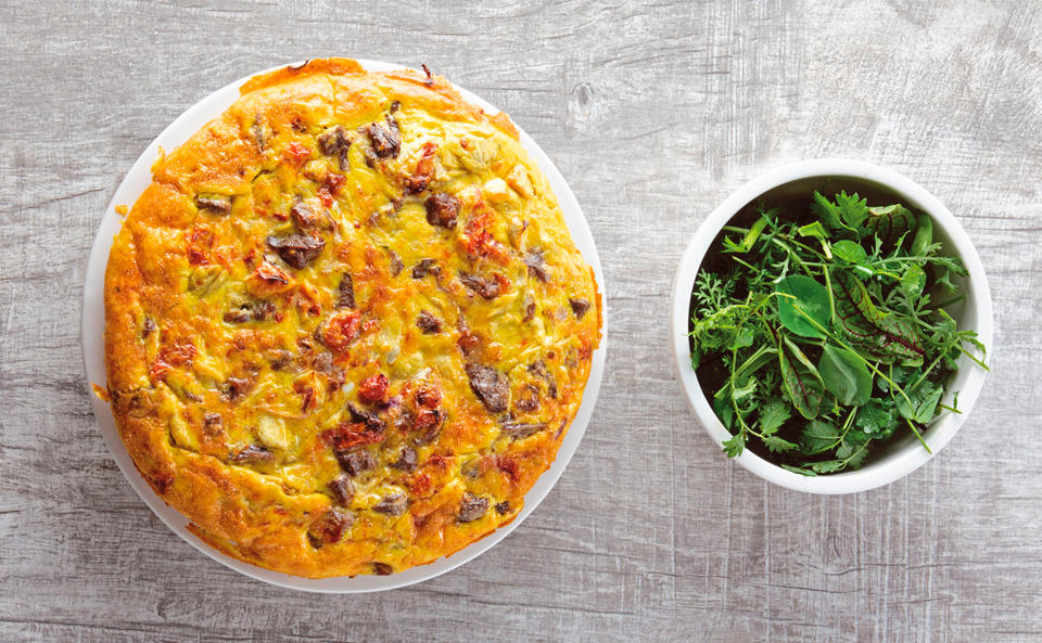 Frittata mit Braten, Artischocken und Paradeisern