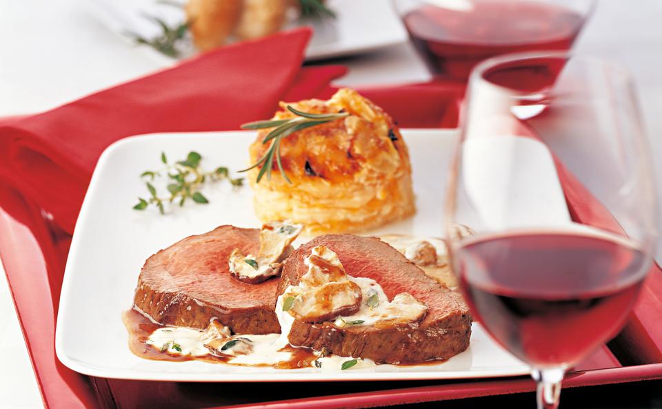 Rindsfilet mit Steinpilzcreme und Kürbisgratin • Rezept • GUSTO.AT