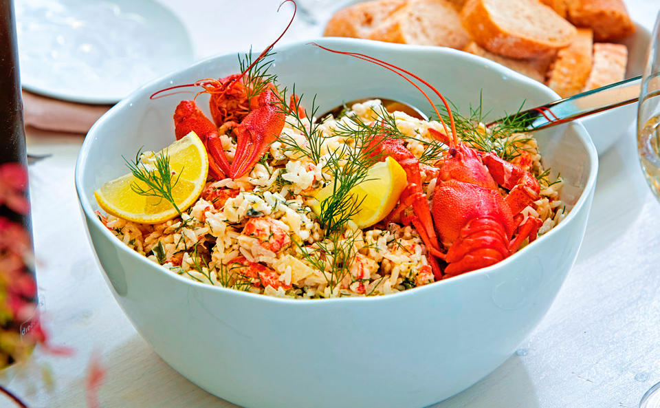 Krebsen-Reissalat mit Gemüse und Dille