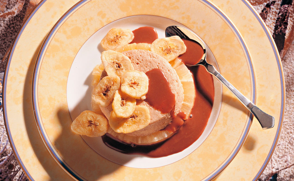 Bananen-Törtchen auf Ananas • Rezept • GUSTO.AT