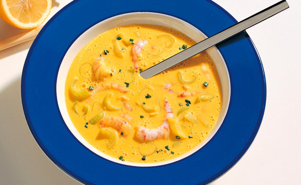 Currysuppe mit Lauch und Shrimps