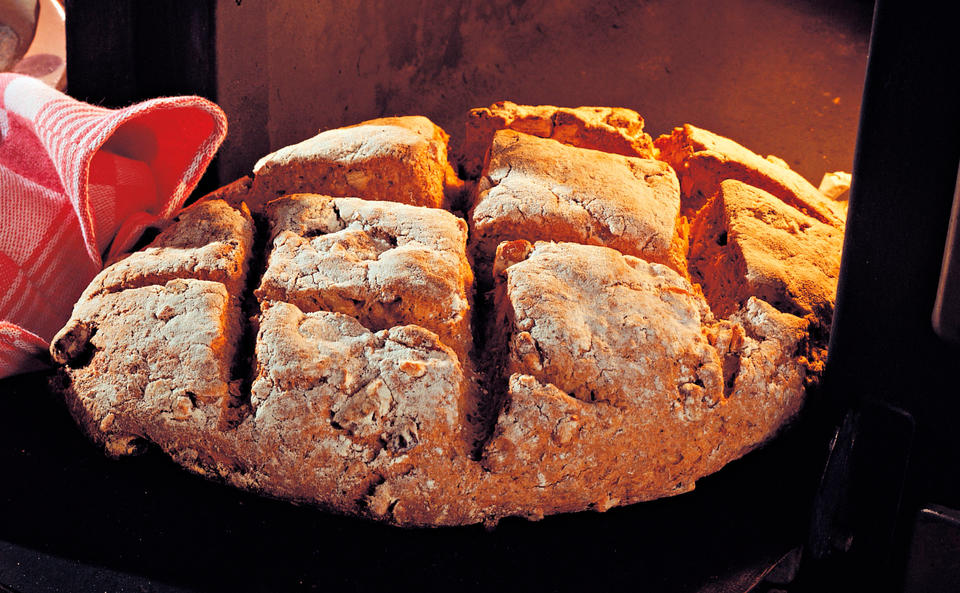 Feines Buttermilchbrot mit Walnüssen