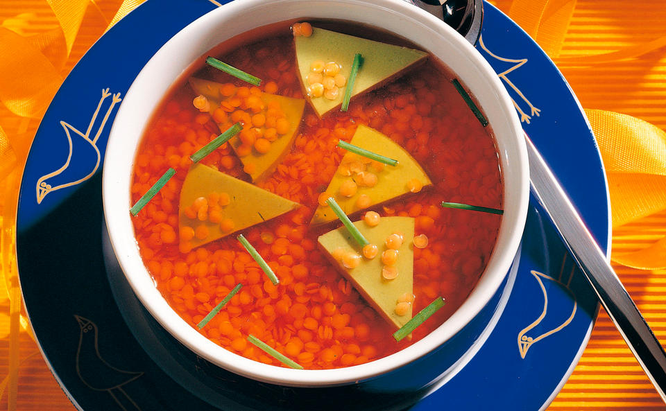 Klare Suppe mit Petersil-Eierstich