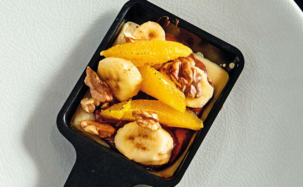 Raclette: Nougat-Schokocrêpes mit Orangen, Bananen und Nüssen • Rezept