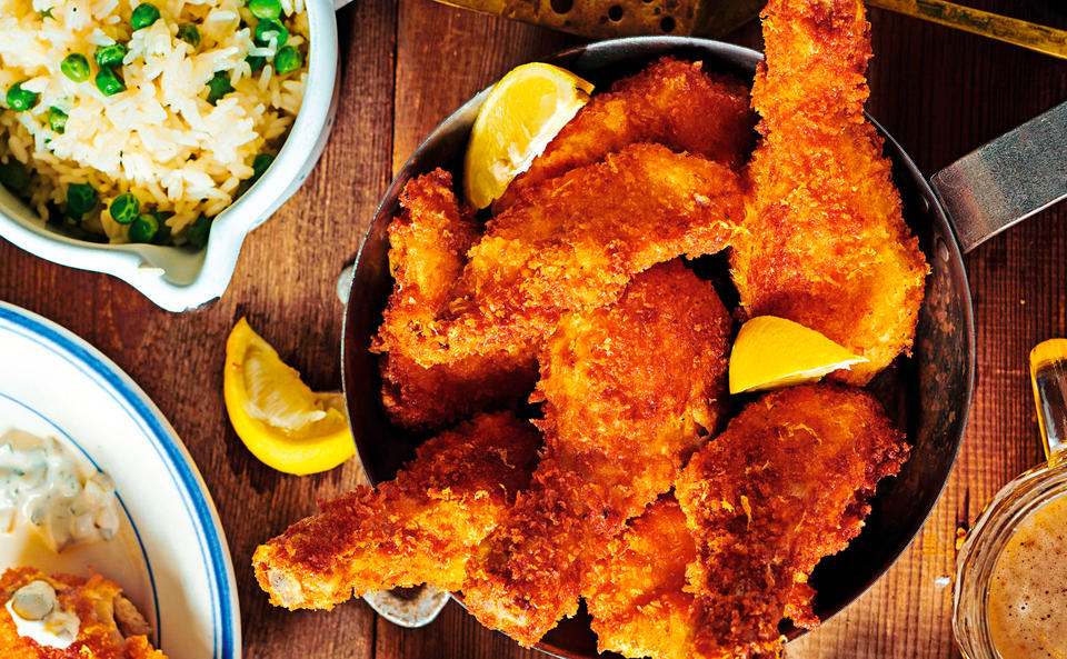 Zitronen-Backhendl mit Risipisi und Sauce Tartare