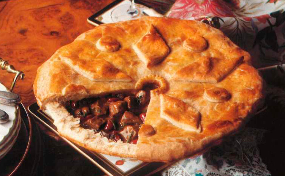 Pie: Englische Pastete mit Rindfleisch, Nieren und Bohnen • Rezept