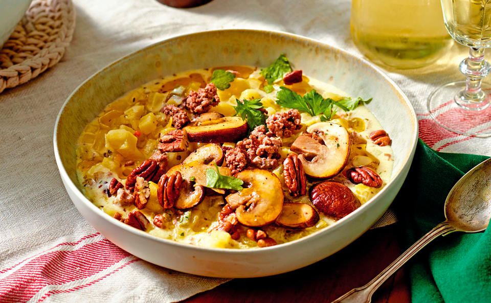 Erdäpfel-Lauchsuppe mit Faschiertem