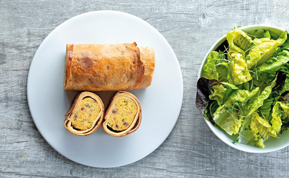 Palatschinkenstrudel mit Mozzarella-Zucchinifülle