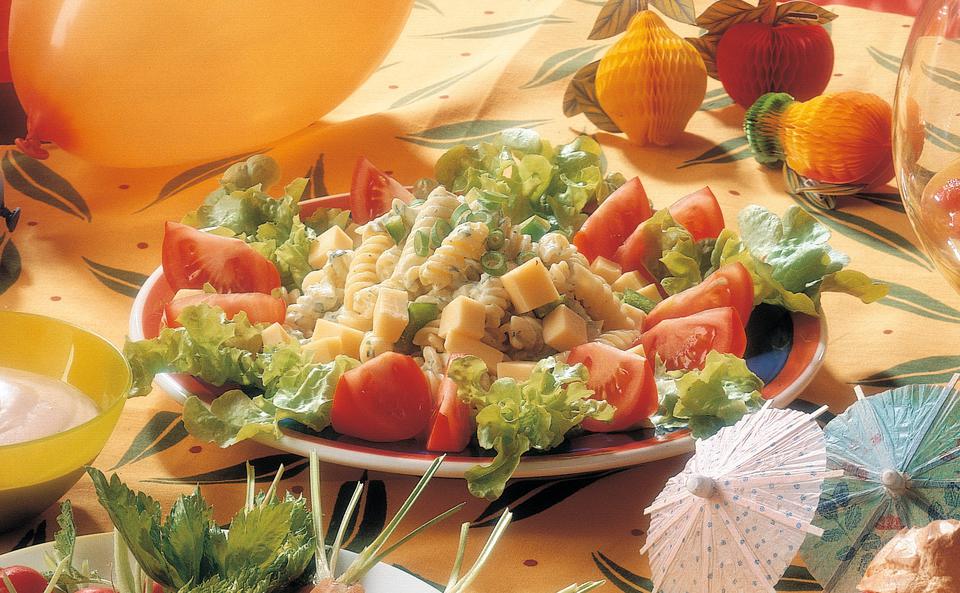 Vegetarischer Nudelsalat mit Joghurtdressing