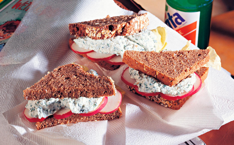 Vollkornbrot mit Kräutergervais