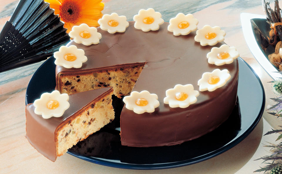 Vanilletorte mit Marzipan-Blumen