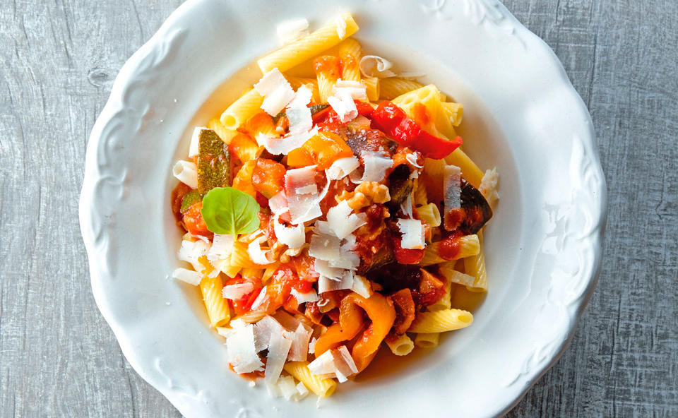 Rigatoni mit Ratatouille-Sauce