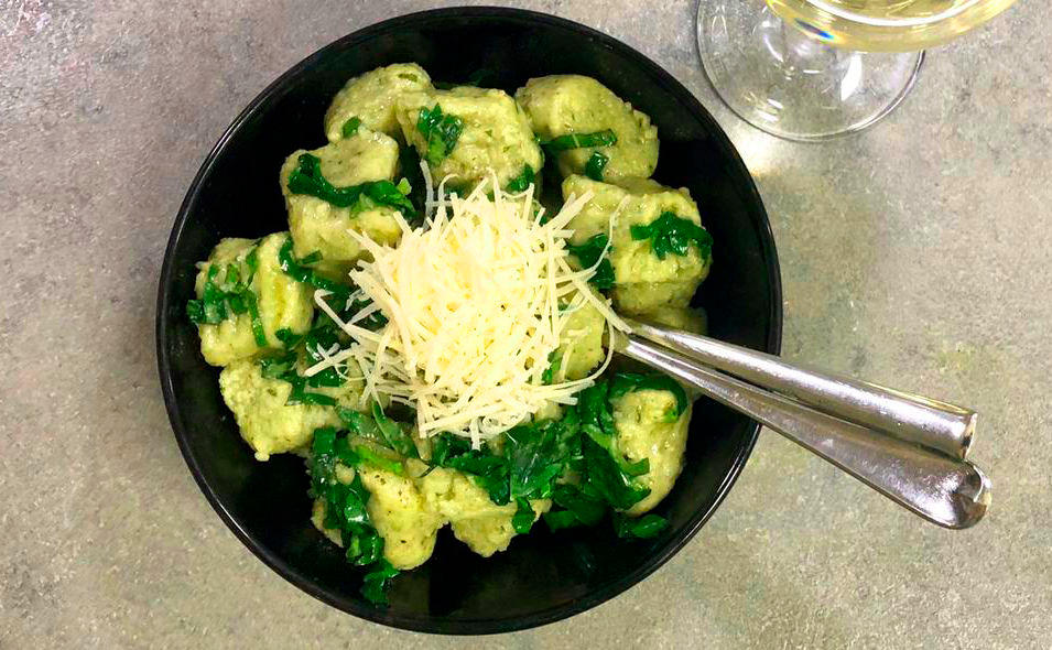 Grüne Bärlauchgnocchi mit Parmesan • Rezept • GUSTO.AT