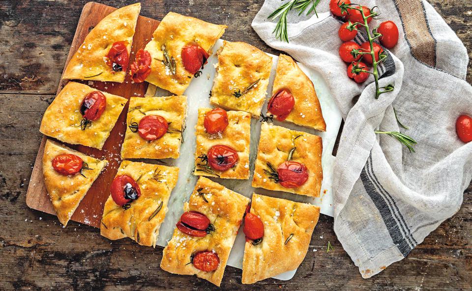 Focaccia mit Paradeisern und Rosmarin